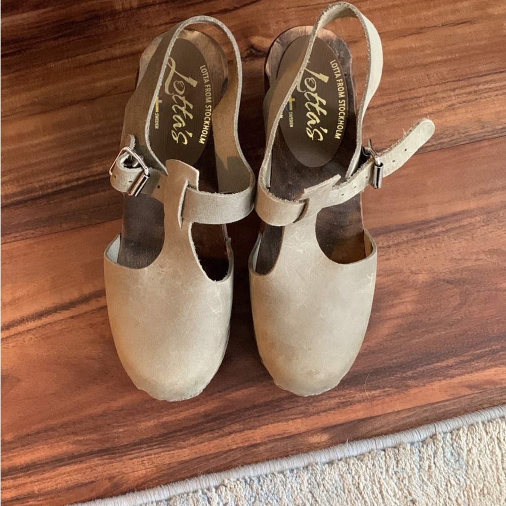 Lotta from Stockholm, distressed T-bar clogs